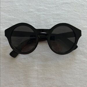 Chic Artsy Black Round Sunglasses